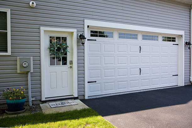 24/7 Emergency Garage Door Panel Replacement experts in Garfield, TX